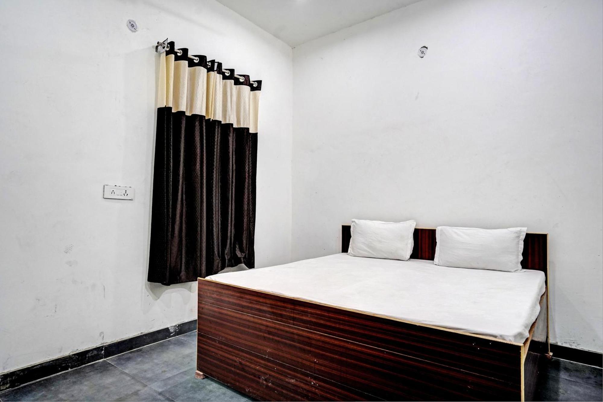 Oyo Double Ss Hotel Hāthras Extérieur photo