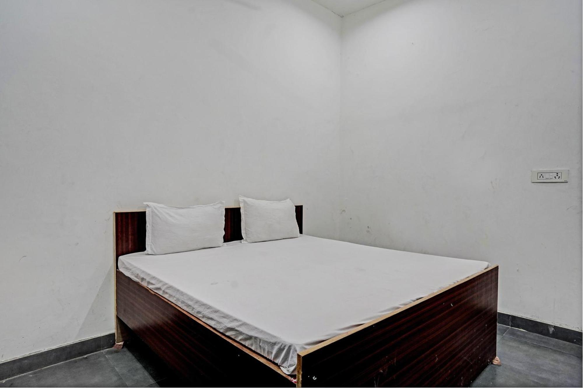 Oyo Double Ss Hotel Hāthras Extérieur photo