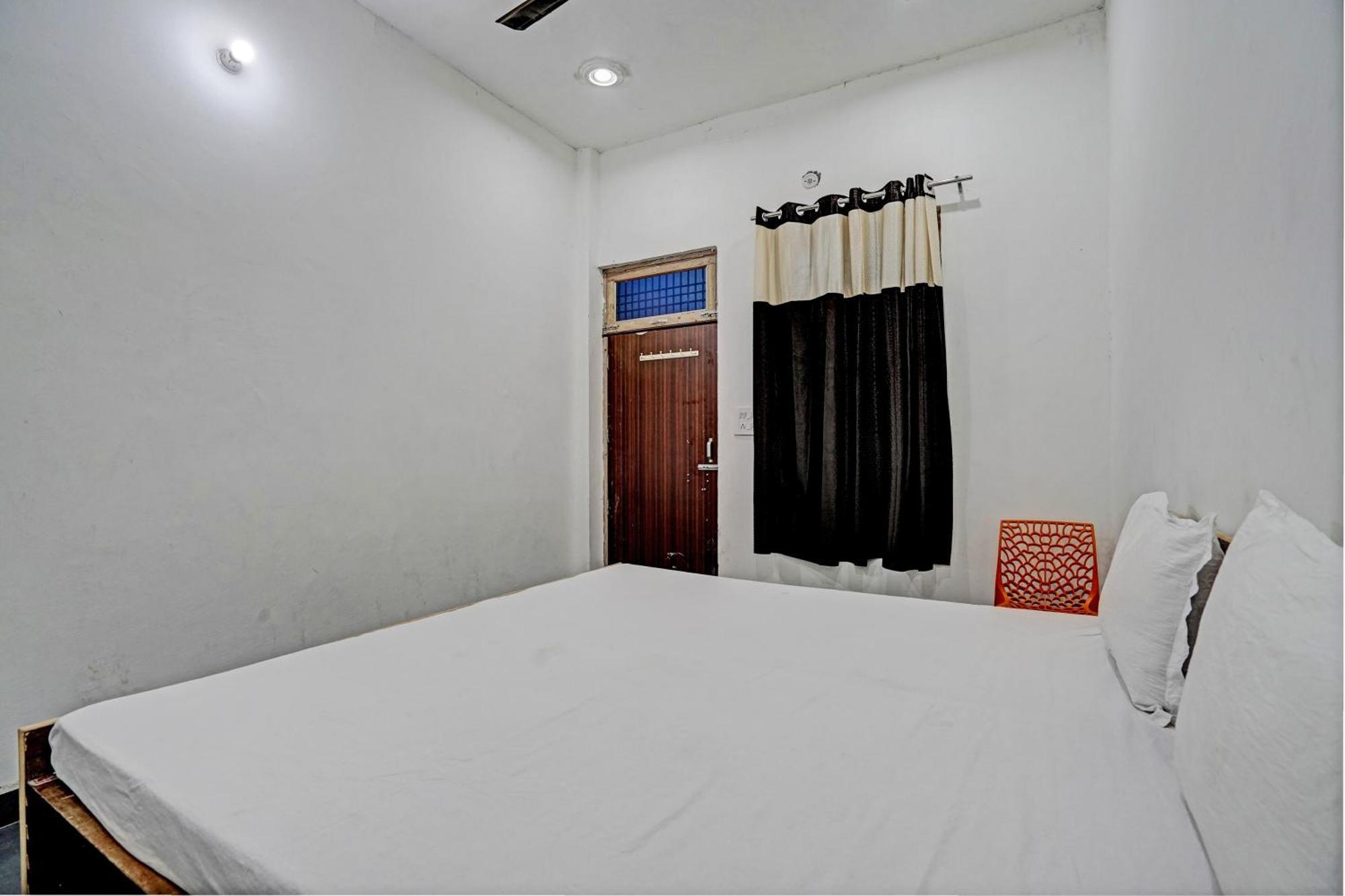 Oyo Double Ss Hotel Hāthras Extérieur photo