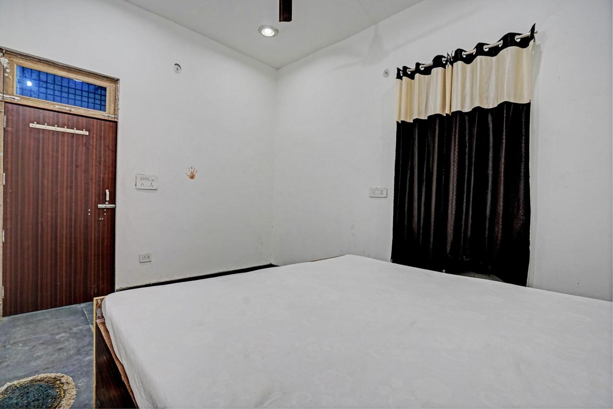 Oyo Double Ss Hotel Hāthras Extérieur photo