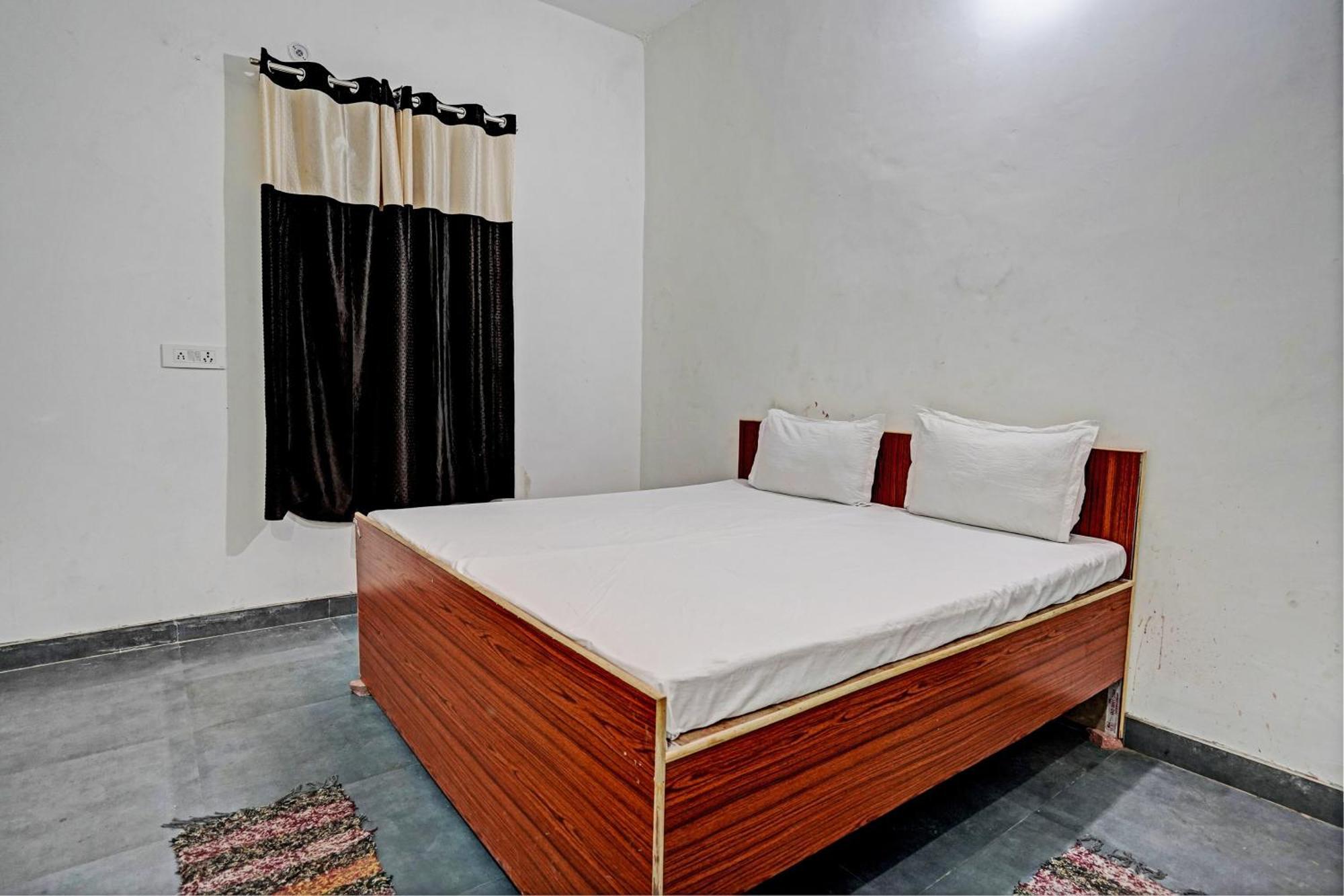 Oyo Double Ss Hotel Hāthras Extérieur photo