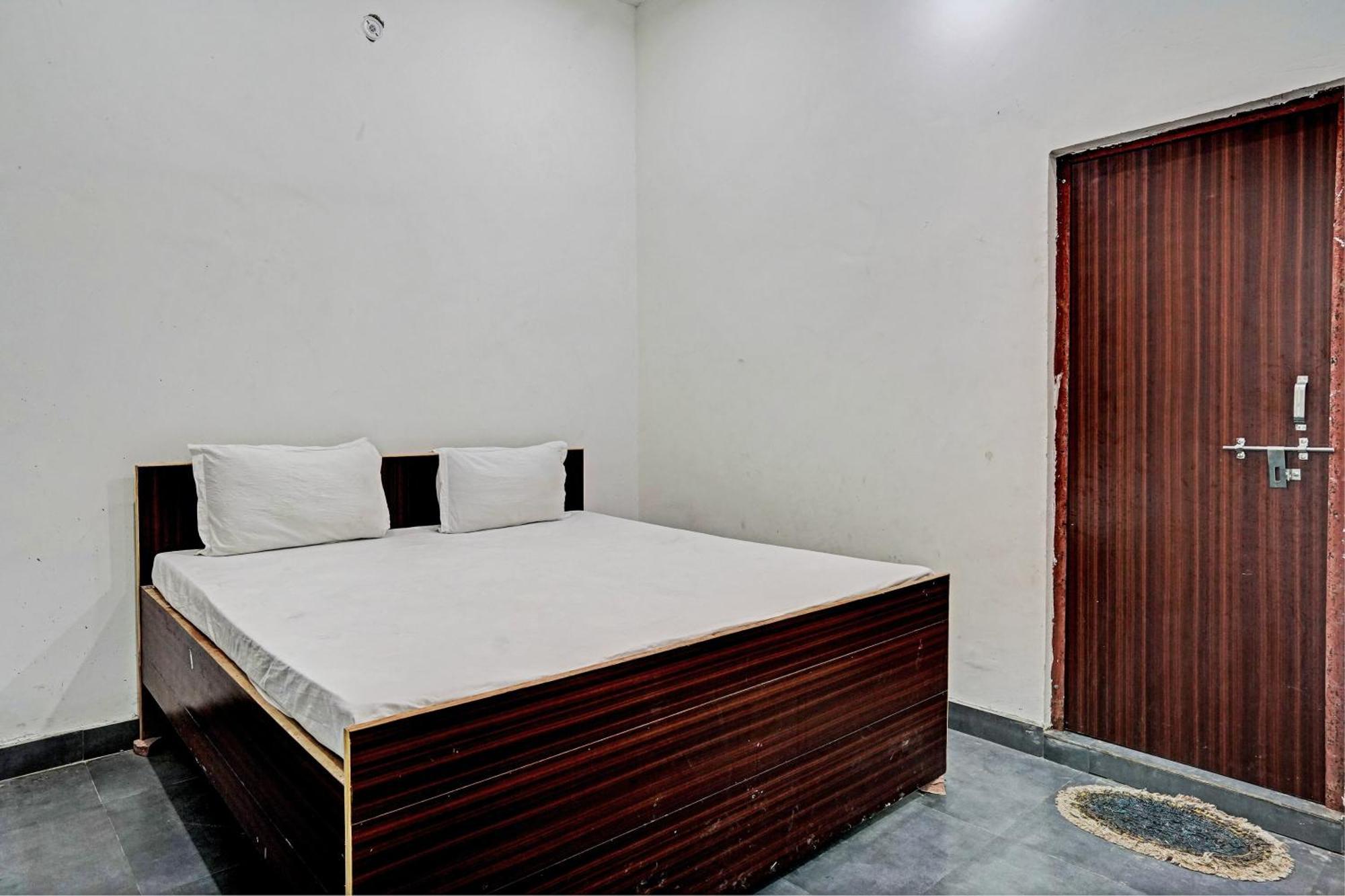 Oyo Double Ss Hotel Hāthras Extérieur photo