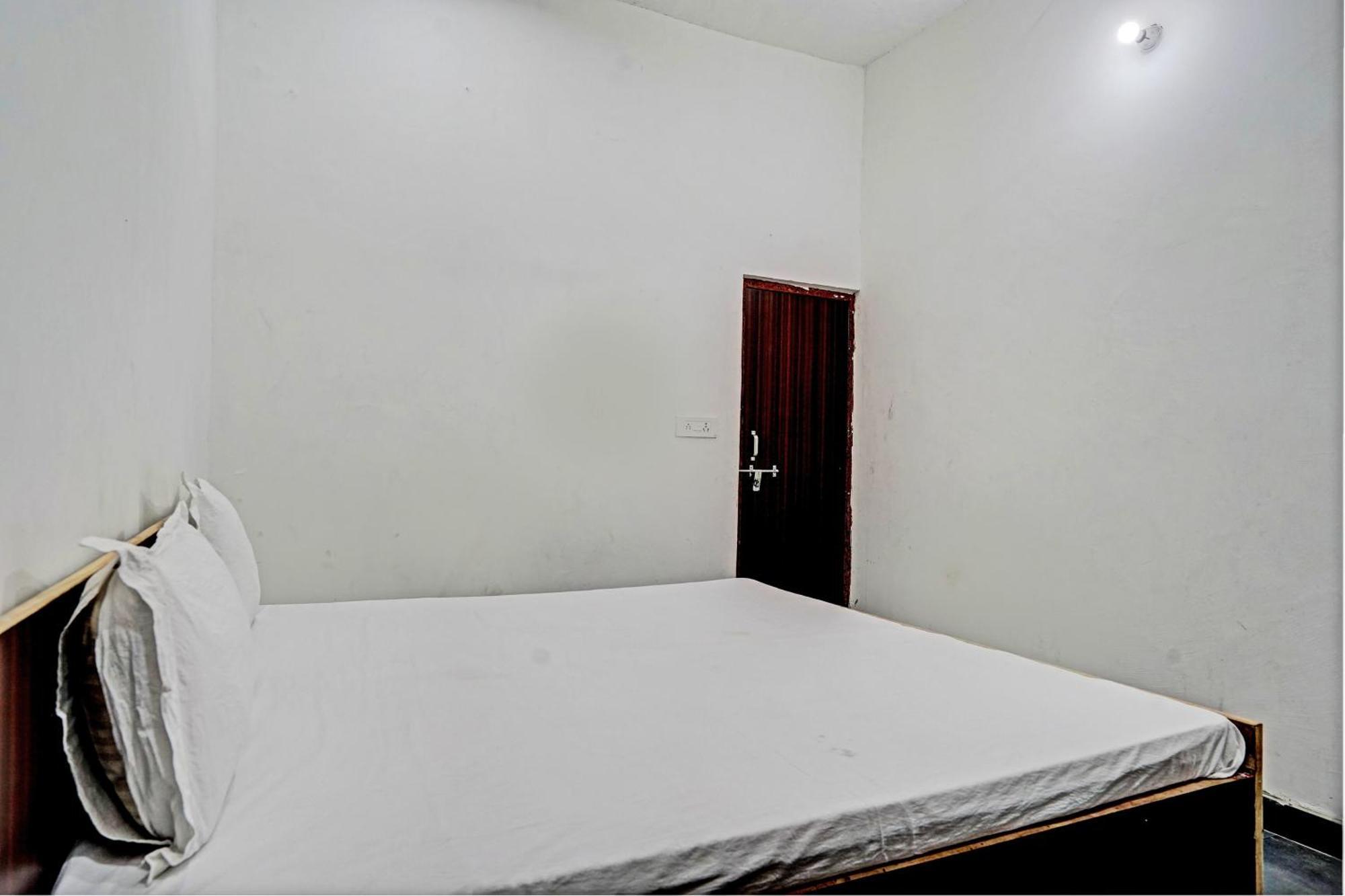 Oyo Double Ss Hotel Hāthras Extérieur photo