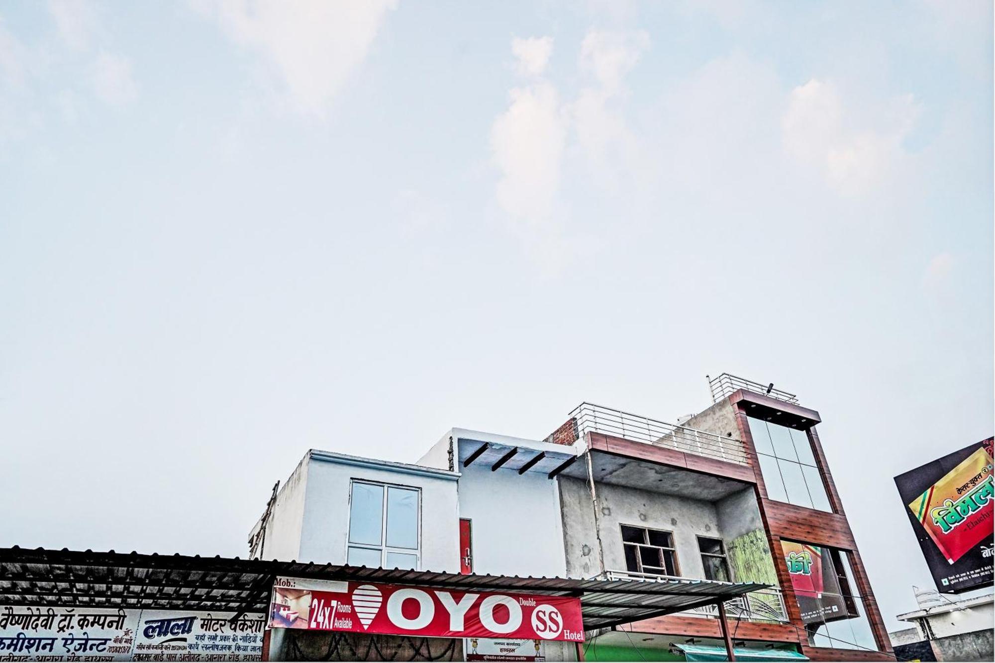Oyo Double Ss Hotel Hāthras Extérieur photo