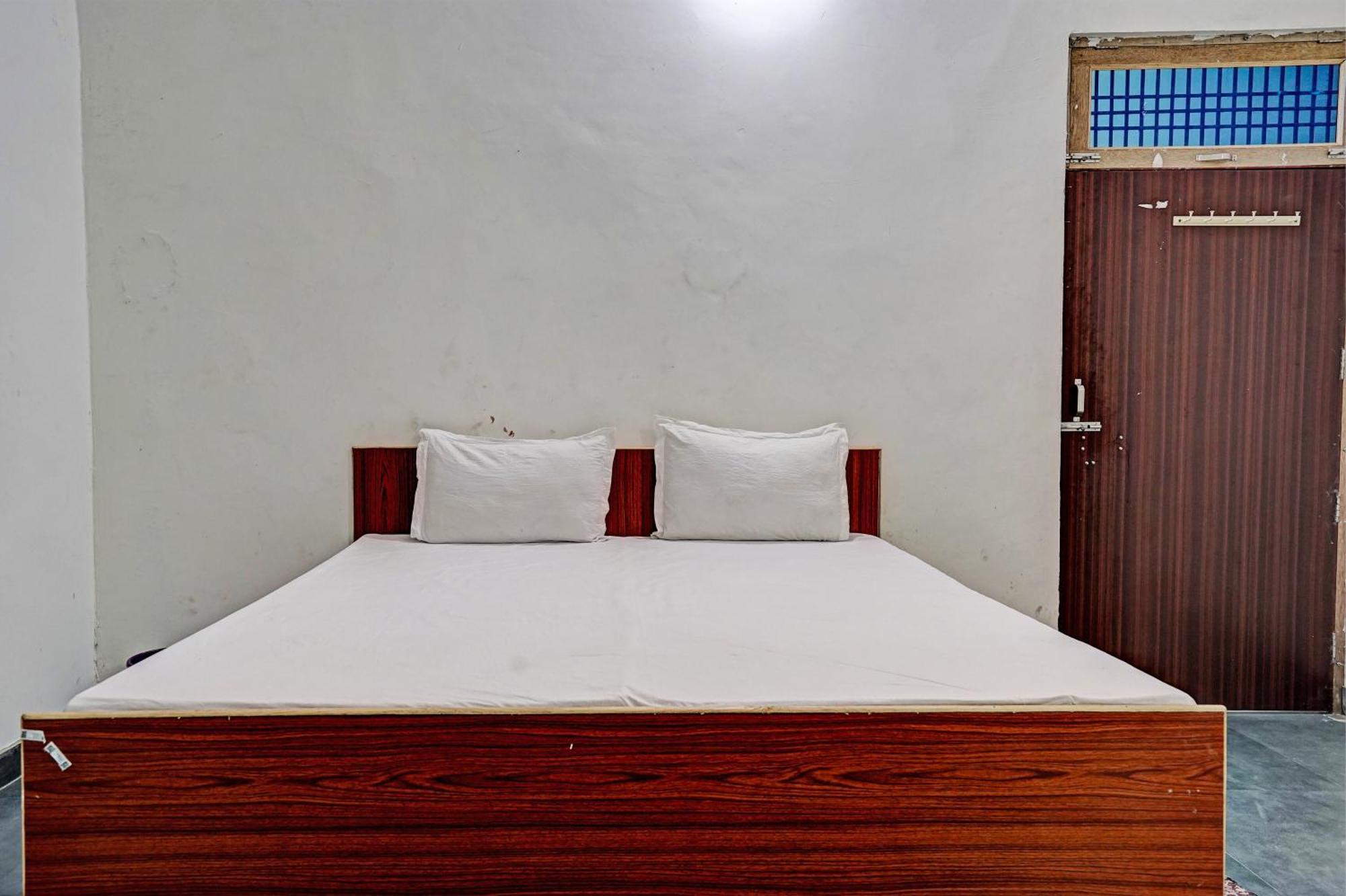 Oyo Double Ss Hotel Hāthras Extérieur photo