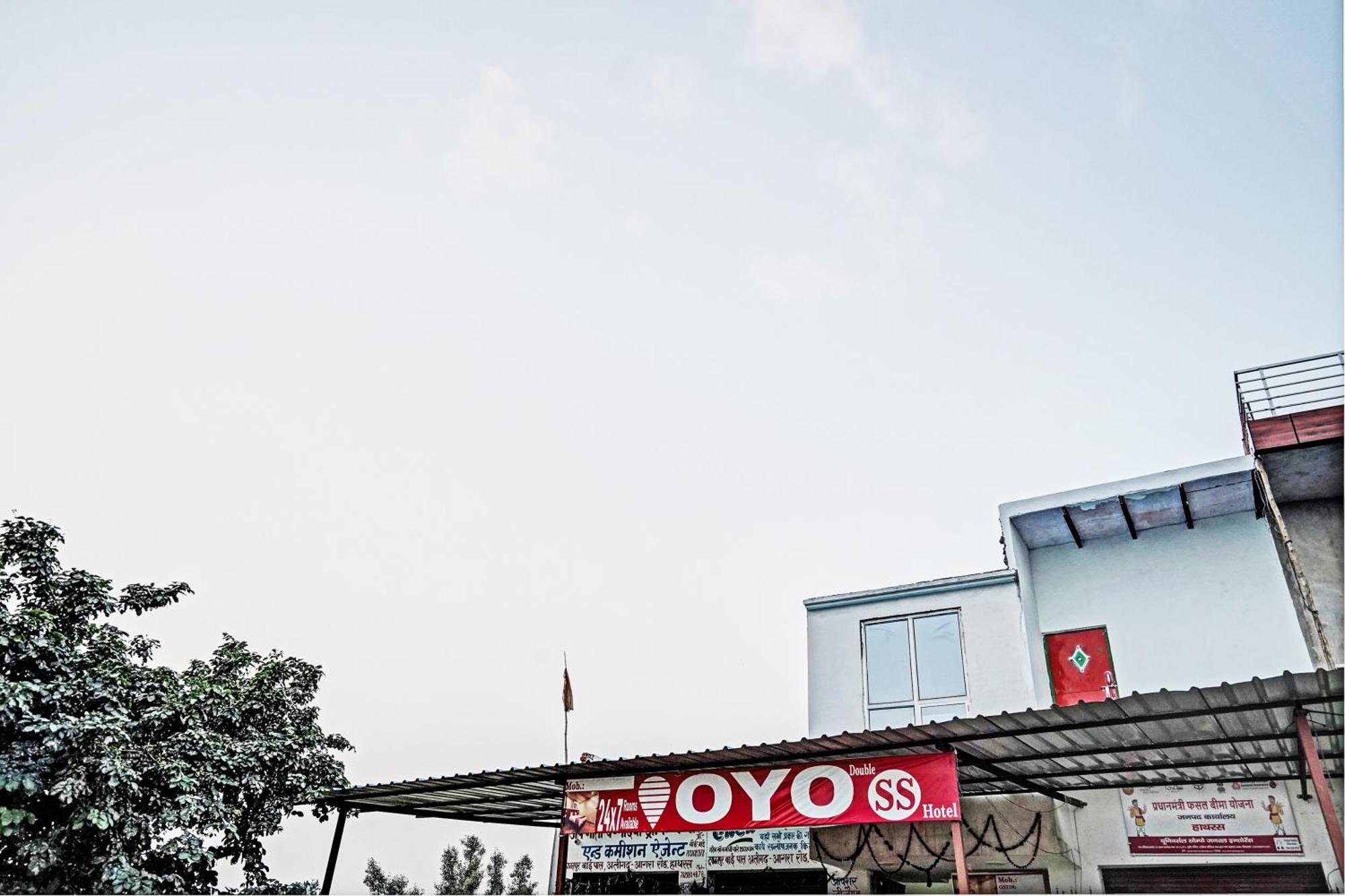 Oyo Double Ss Hotel Hāthras Extérieur photo