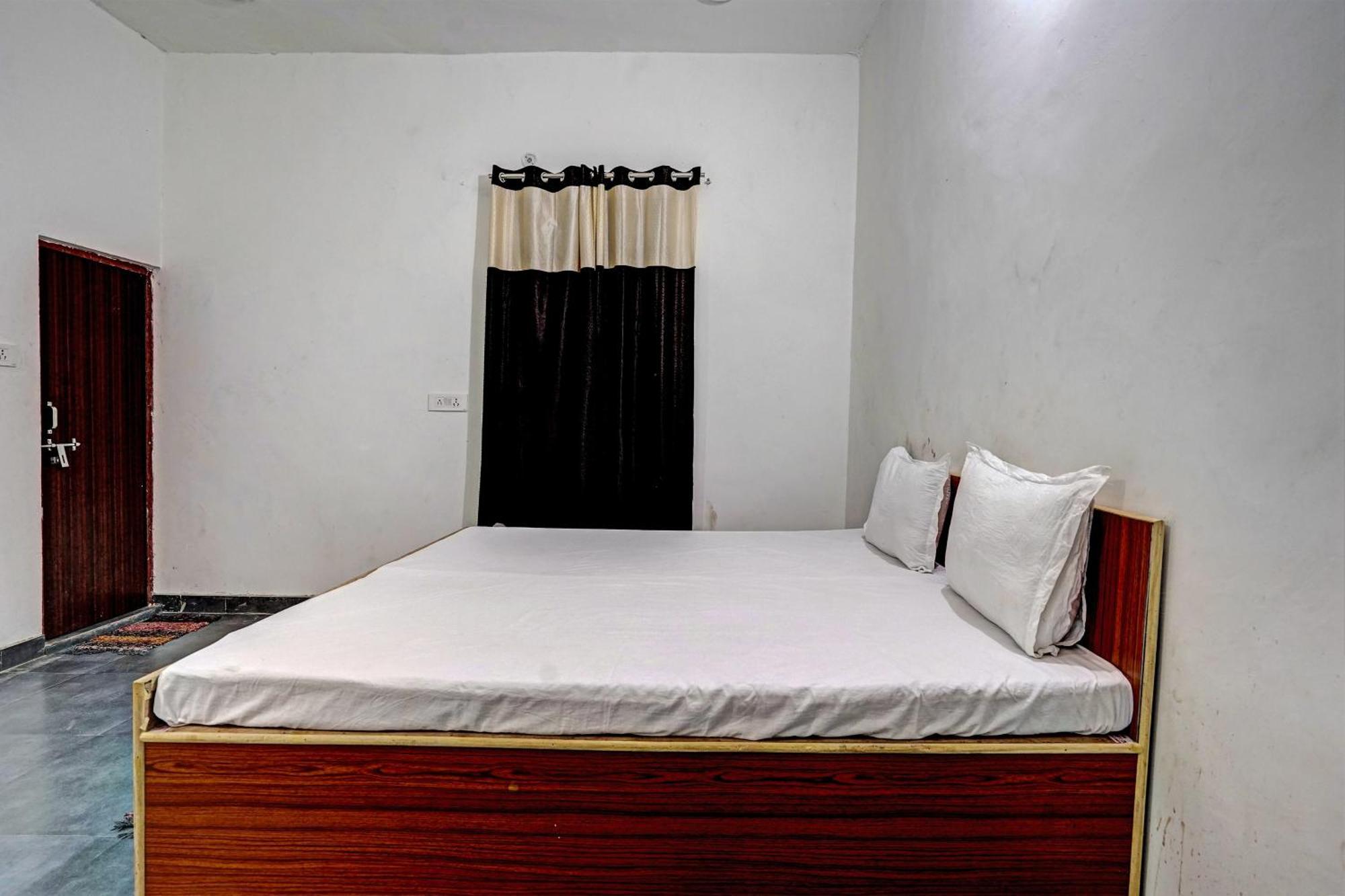 Oyo Double Ss Hotel Hāthras Extérieur photo