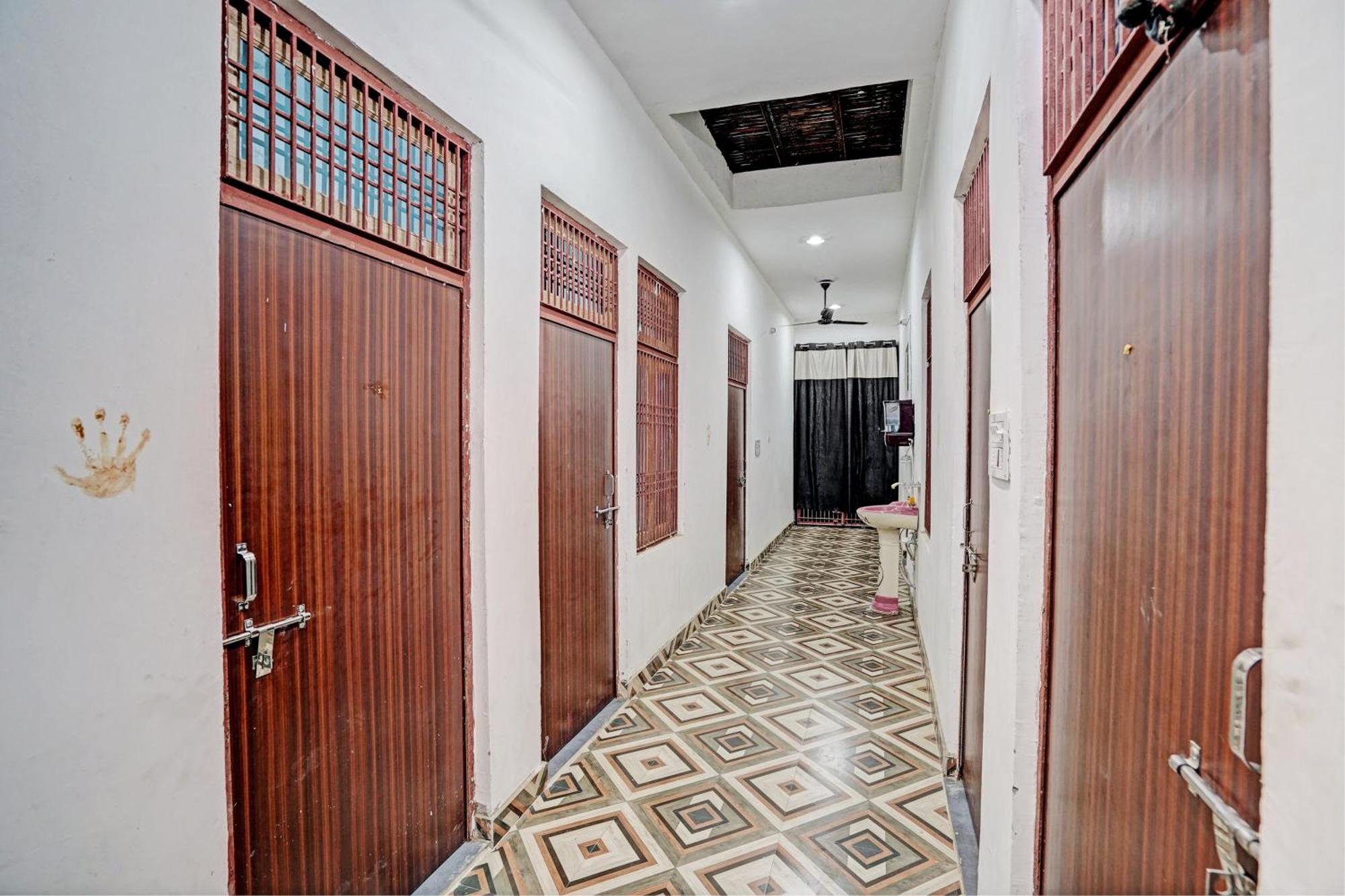 Oyo Double Ss Hotel Hāthras Extérieur photo
