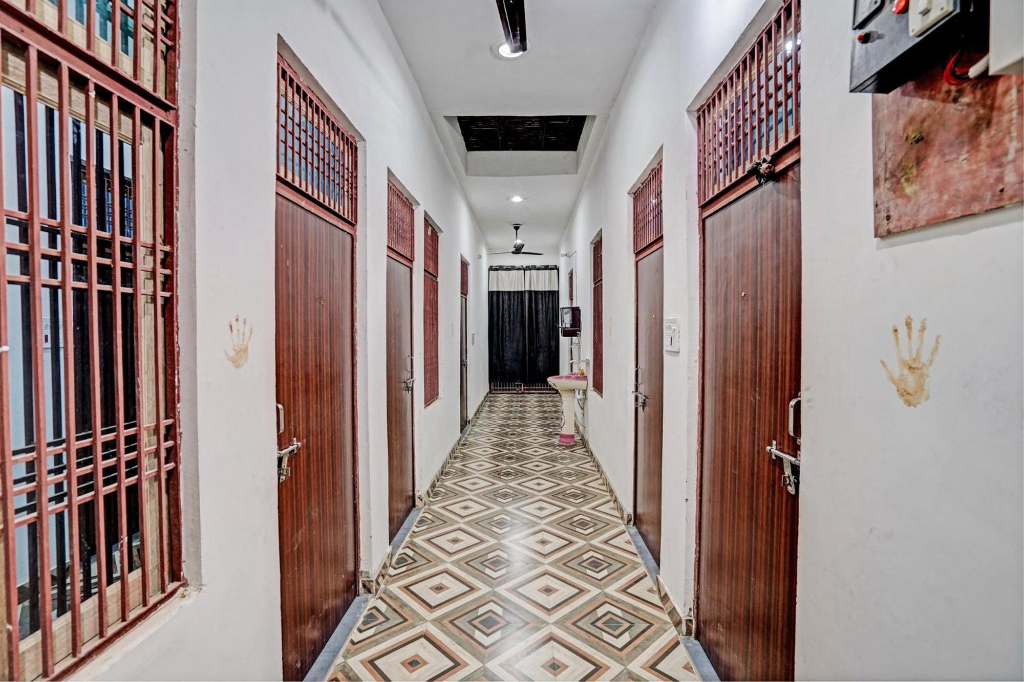 Oyo Double Ss Hotel Hāthras Extérieur photo